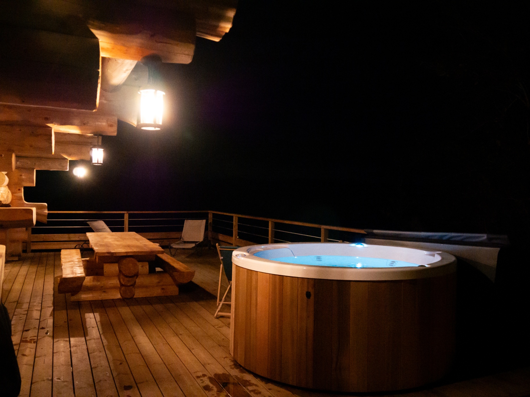 Terrasse de nuit avec spa privatif éclairé